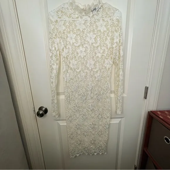 Astr Women's Lace Body Con Dress Ivory L