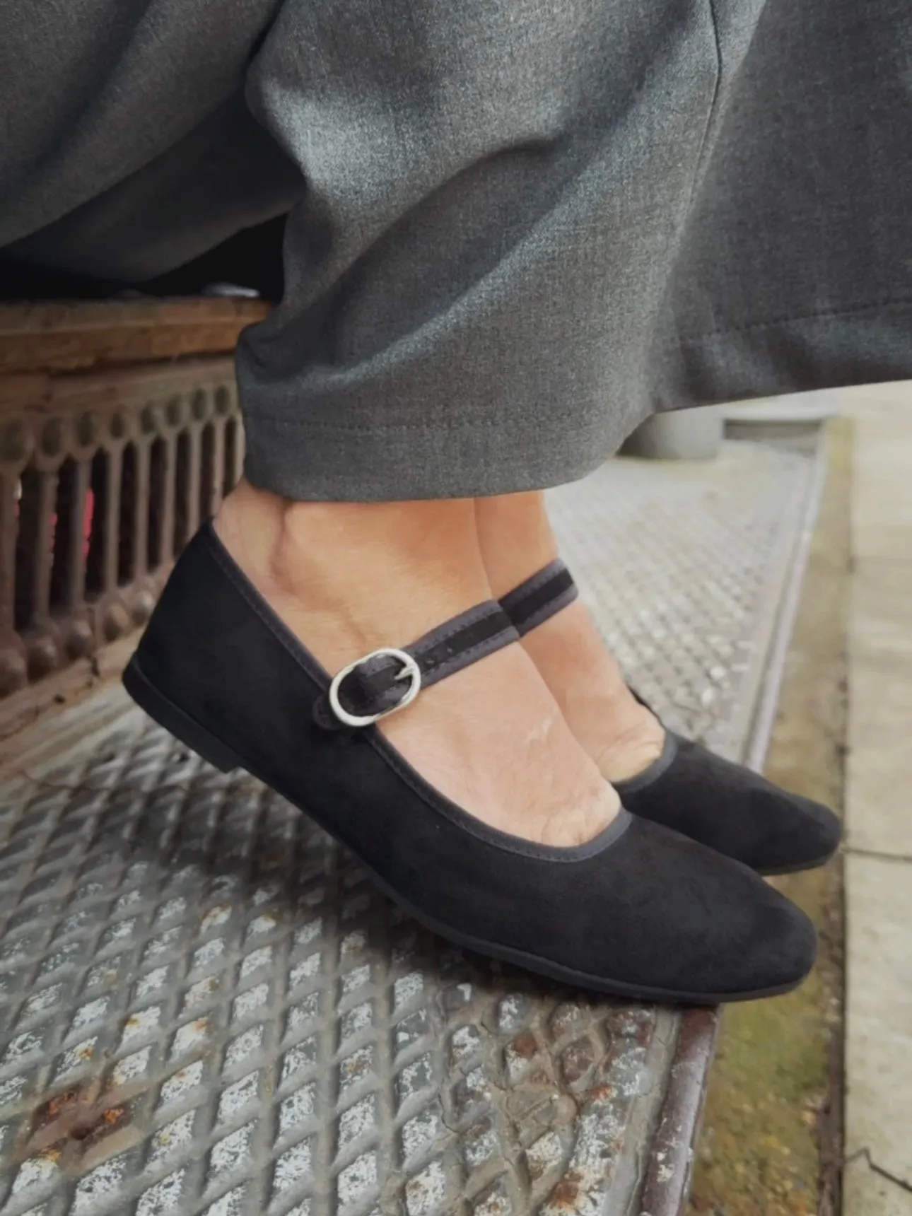 BALLERINA SHOES WITH STRAP - BLACK