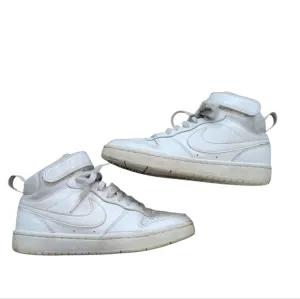 Nike court borough mid youth 4