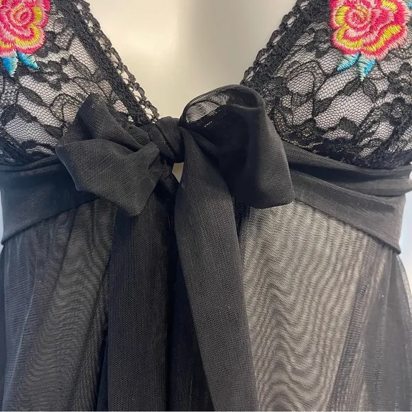 S VS Victoria’s Secret Sexy Little Things Red Floral lace lingerie slip black