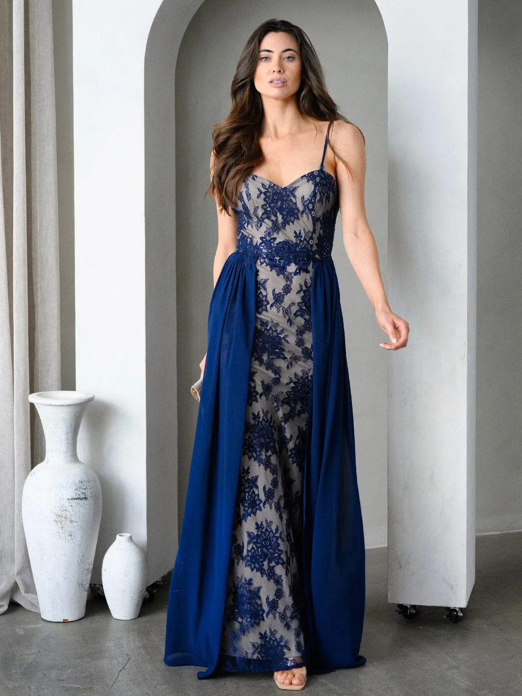 WOMEN'S SLEEVELESS ALL OVE LACE MAXI DRESS